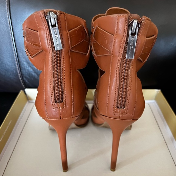 BCBG Generation brown strappy sandal - Picture 5 of 5